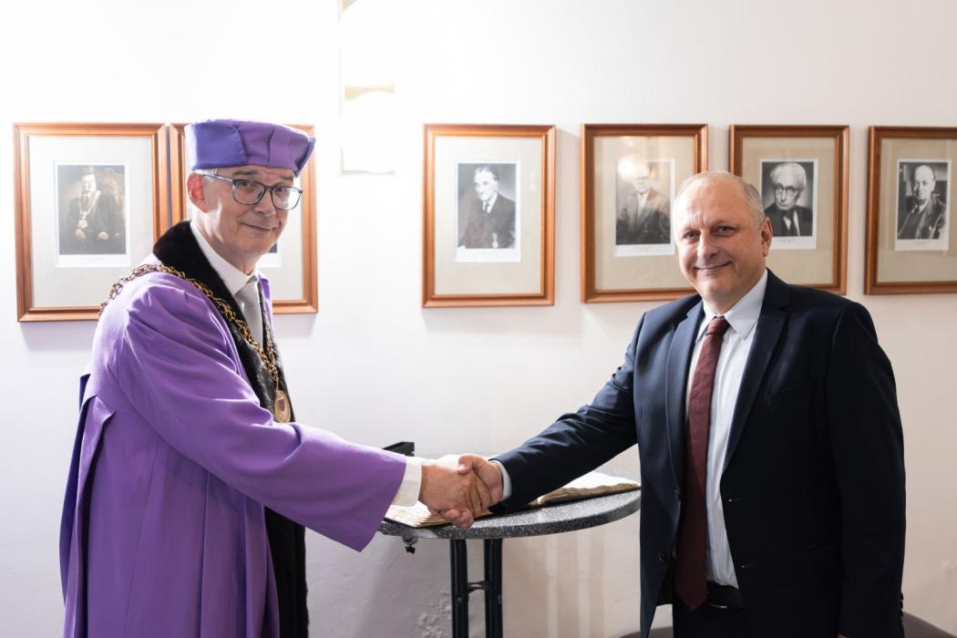 Medaili Emila Votočka získal profesor David Sedmidubský